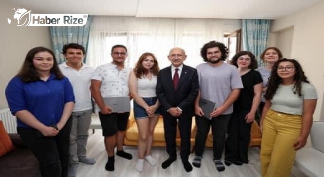 Kılıçdaroğlu, üniversite öğrencilerinin evlerine misafir oldu