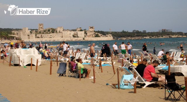 Kızkalesi'nde turizm hareketliliği sürüyor