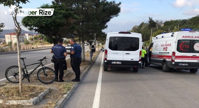 Minibüsle çarpışan bisikletin sürücüsü yaralandı