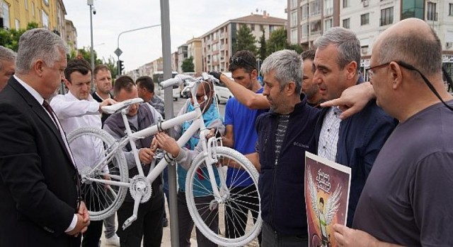 Ölümlere “beyaz bisikletle” dikkat çekildi!