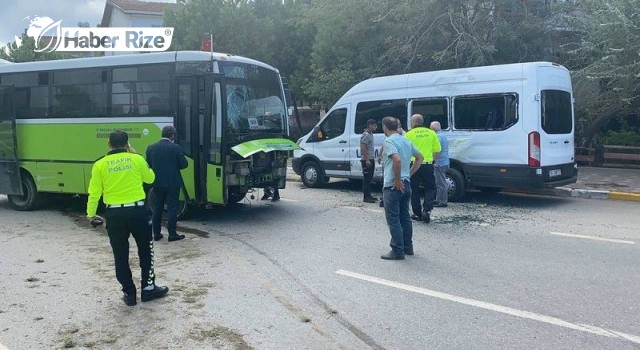 Özel halk otobüsün minibüse çarptı: 3 yaralı