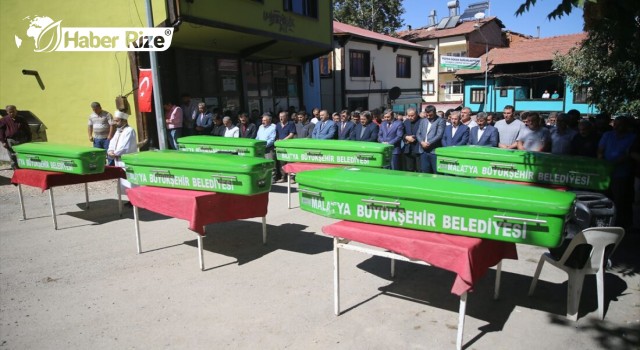 Trafik kazasında hayatını kaybeden 6 kişi toprağa verildi