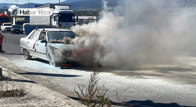 Yanan araca, yangın söndürme cihazı firması yetkilileri müdahale etti