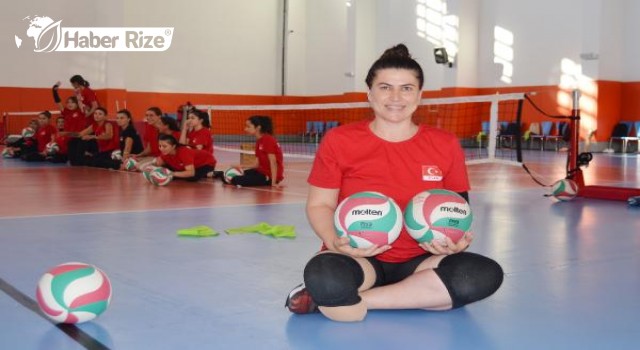 Bacağı kesilen Bengisu Voleybol Milli Takımı'nın başarısı için ter döküyor