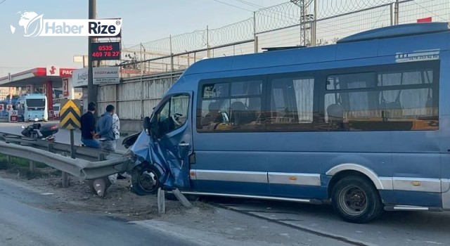 Bariyerlere çarpan minibüsteki 3 kişi yaralandı