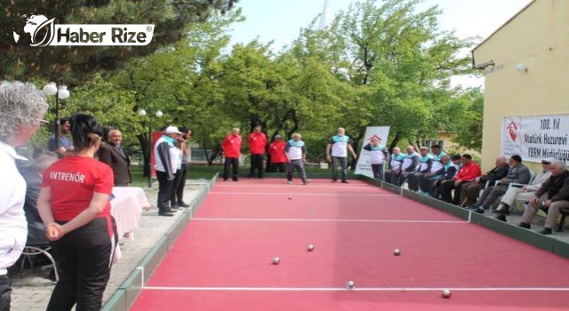 Huzurevi sakinleri bocce müsabakalarında karşı karşıya geldi