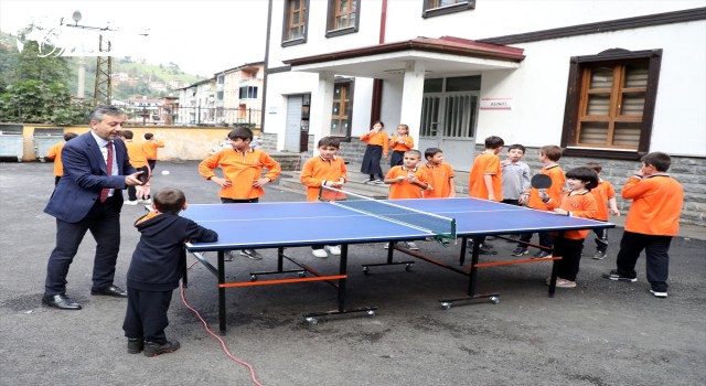 Tenis masası ve basketbol potasını öğrenciler yapıyor