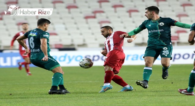 Sivasspor 3 puanı 3 golle aldı