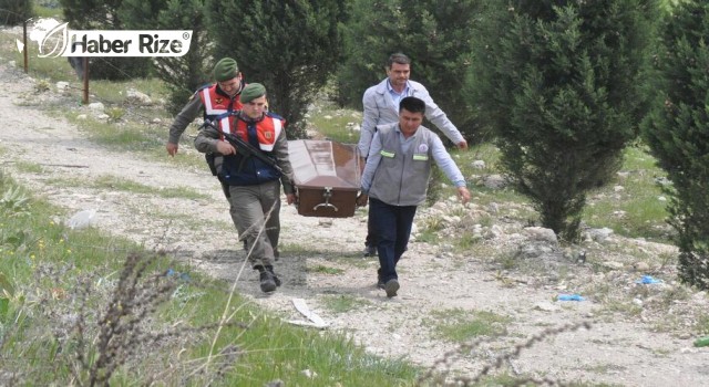 Yol kenarında kadın cesedi bulundu