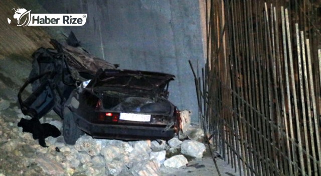 İnşaat alanına düşen otomobilde 4 ölü