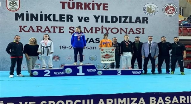 Yeni sporcuları milli maçları için yola çıktı