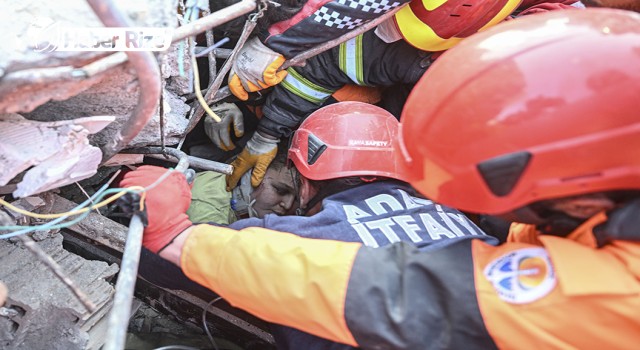 Depremin 182'nci saatinde 12 yaşında bir çocuk enkazdan kurtarıldı