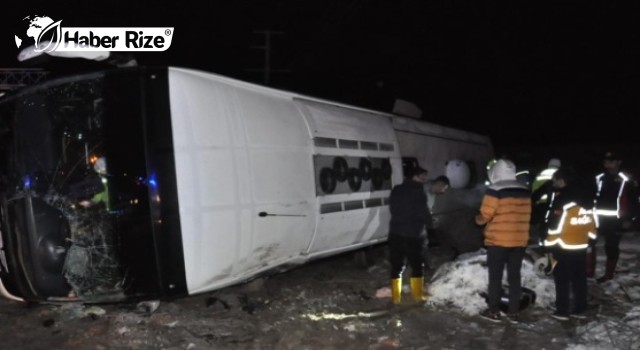 Yolcu otobüsü devrildi, 1 kişi öldü, 25 kişi yaralı