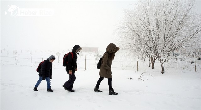 Rize ve bazı ilçelerinde taşımalı eğitime kar engeli