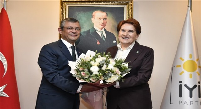 Akşener, CHP Genel Başkanı Özel ile bir araya geldi