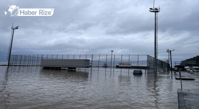 Rize Belediyesi Doğu Parkı sular altında kaldı