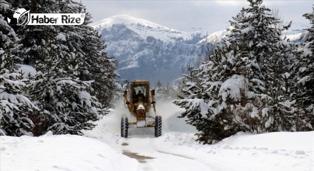 Karadeniz’de kar nedeniyle 946 yerleşimin yolu kapandı