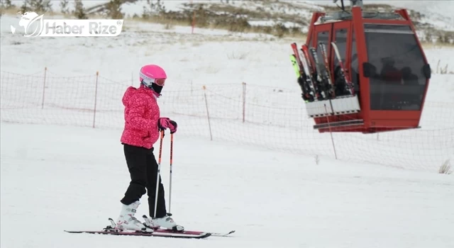 Kayakseverler hafta içi de Erciyes'in pistlerini boş bırakmıyor