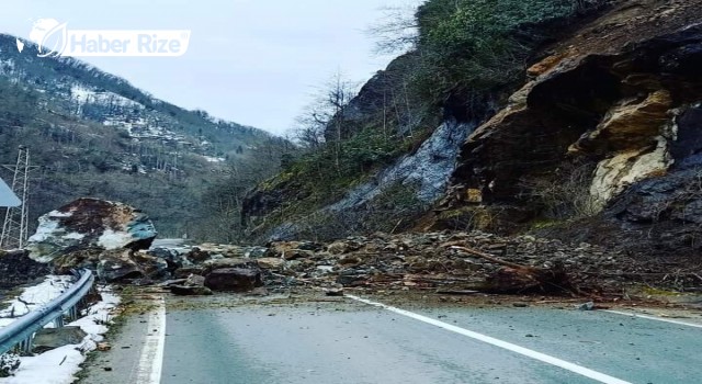 Rize’de heyelan nedeniyle PazarHemşin yolu trafiğe kapandı