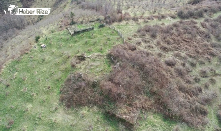 Dağ çıkıntısı üzerindeki ”Canayer Kalesi” keşfedilmeyi bekliyor