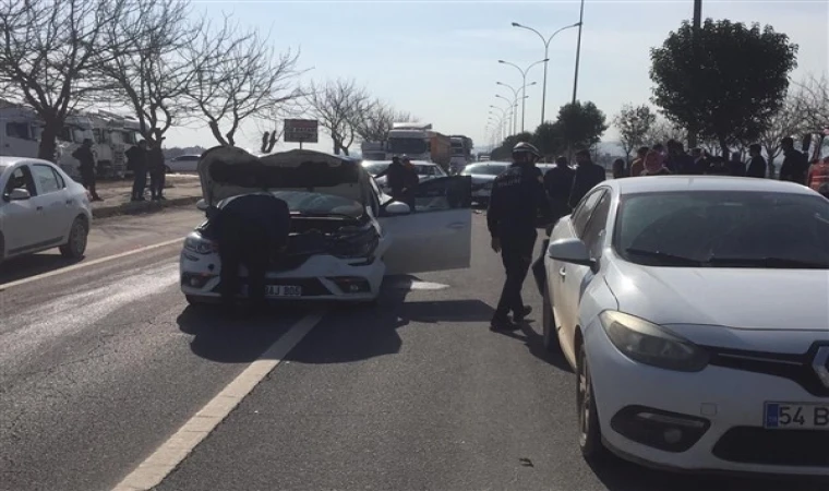 Şanlıurfa’da 5 aracın karıştığı zincirleme kazada 11 kişi yaralandı