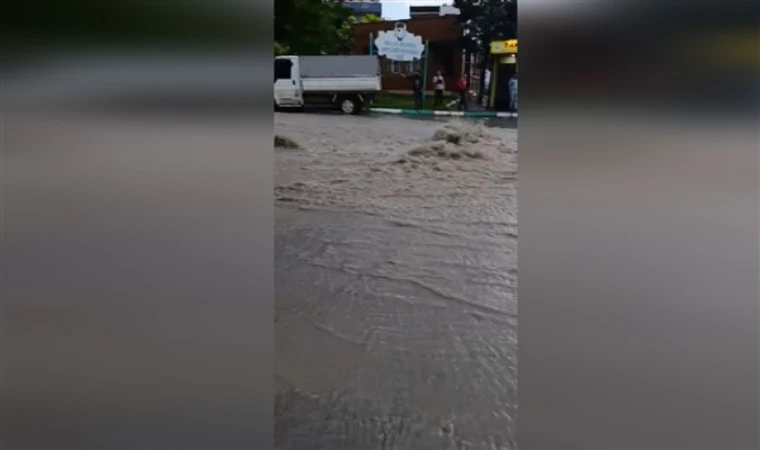 Şanlıurfa’da sağanak yağış sele neden oldu