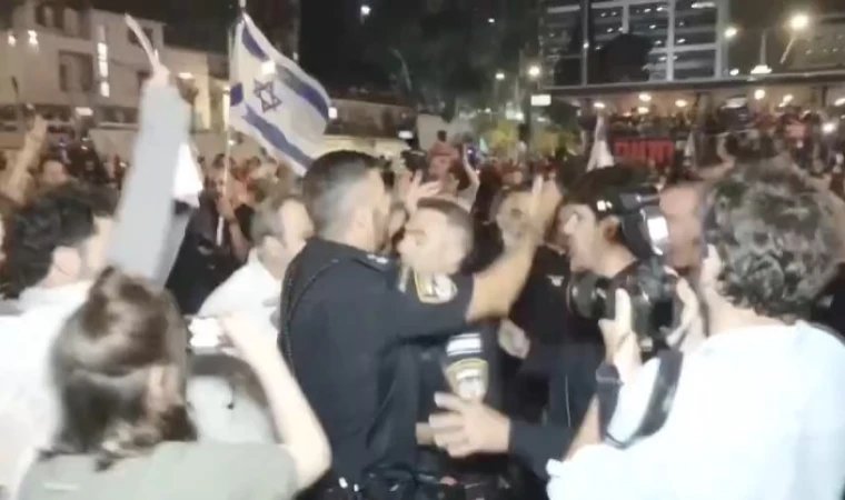 Tel Aviv ve Hayfa’da binlerce kişi hükümeti protesto etti