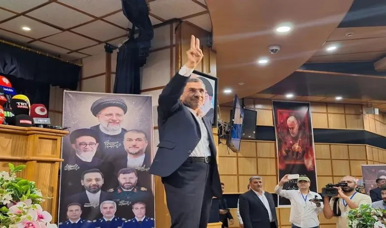 Ahmedinejad cumhurbaşkanı adayı olarak başvurdu