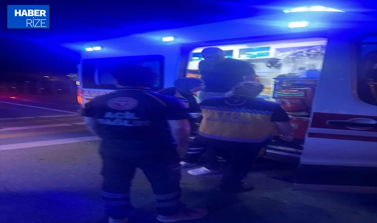 Ambulans ile otomobilin çarpıştığı kazada sağlık personeli yaralandı