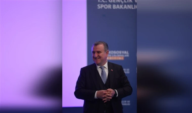 Bakan Bak’tan Genç Yüzme Milli Takımı için tebrik mesajı