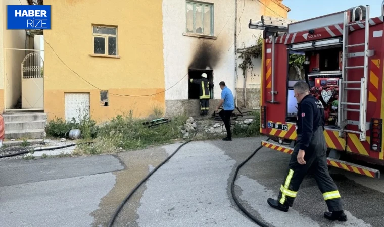 Ev sahibine sinirlenen kiracı oturduğu evi ateşe verdi