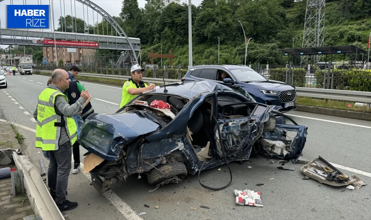 Rize’de otomobilin bariyerlere çarptığı kazada 3 kişi öldü, 2 kişi yaralandı