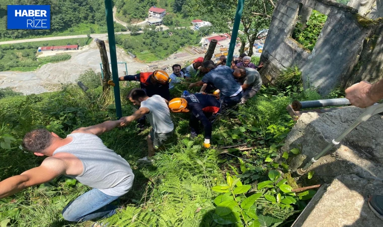 Rize’de ilkel teleferiğe çay yüklediği sırada akıma kapılan kişi yaralandı