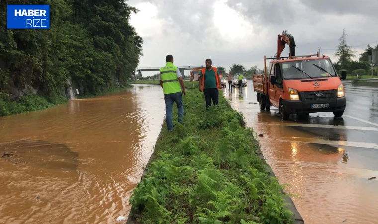 Rize'nin Pazar ilçesinde sağanak etkili oldu