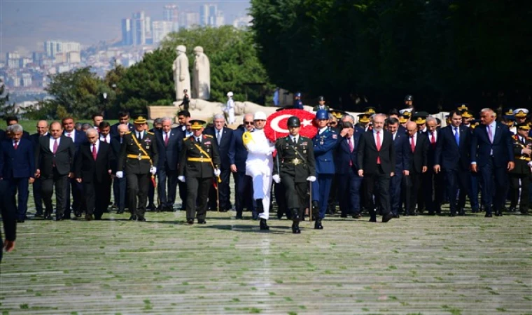 İYİ Parti Genel Başkanı Dervişoğlu, Anıtkabir’deki törene katıldı