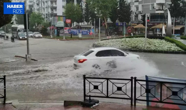 Adana'da sağanak yağış sele neden oldu