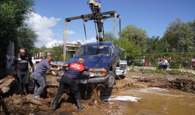 Araçlar kurtarıldı, sular tahliye edildi