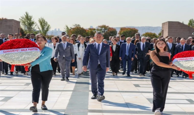 CHP Genel Başkanı Özel, Ecevit ve Baykal’ı mezarı başında andı