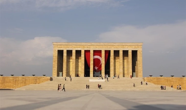 TFF Başkanı Hacıosmanoğlu, Anıtkabir’i ziyaret etti