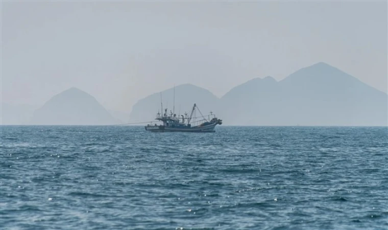 Türkeli Feneri açıklarında sürüklenen balıkçı teknesi kurtarıldı