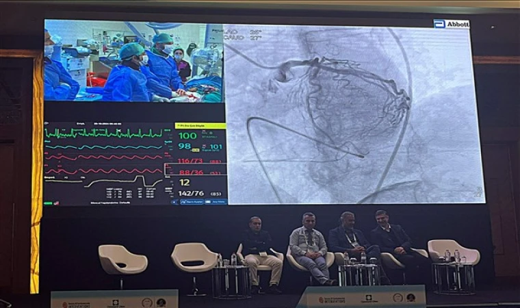 Canlı yayında ameliyatsız aort kapağı değiştirme işlemi gerçekleştirildi