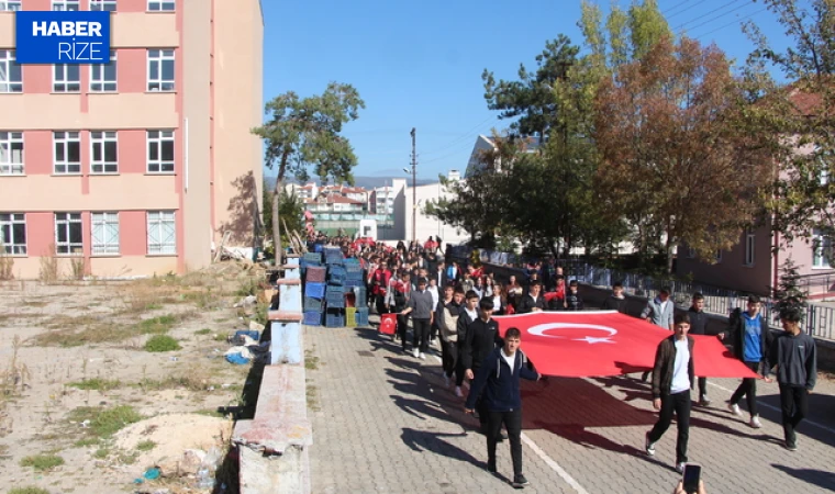 "Cumhuriyet ve Şehitler İçin Gençlik Yürüyüşü" yapıldı