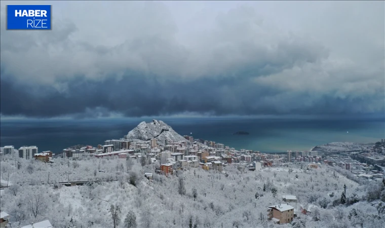 Karadeniz'de kuvvetli sağanak, yüksek kesimlerinde kar bekleniyor