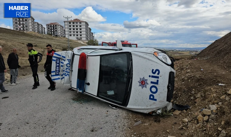 Kovalamaca sırasında devrilen polis aracındaki 2 polis yaralandı