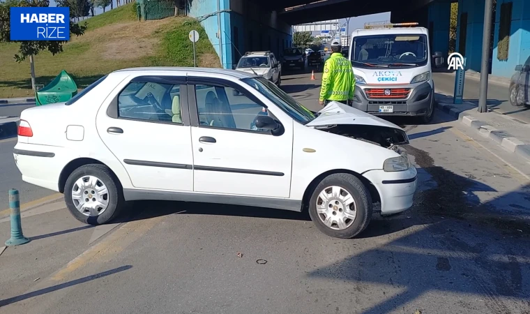 Refüje çarpan otomobilin sürücüsü hastaneye kaldırıldı