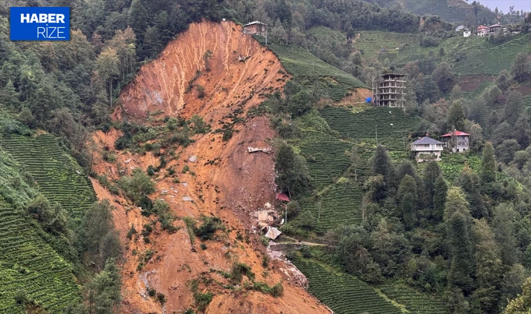 Rize’de heyelan sonucu 2 ev toprak altında kaldı