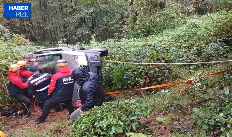 Rize’de uçuruma yuvarlanan kamyonetin sürücüsü yaralandı