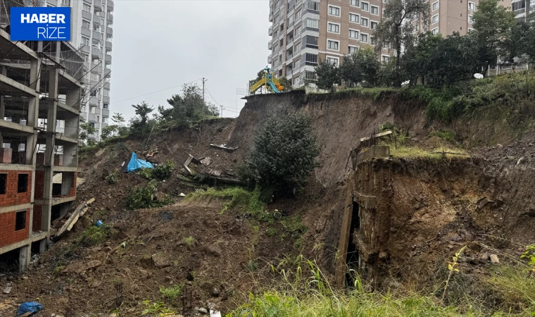 Toprak kayması sonucu çocuk parkı ve istinat duvarı zarar gördü