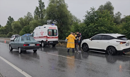 ÇorumSamsun kara yolundaki iki kazada 4 kişi yaralandı