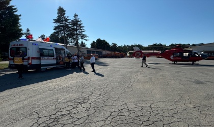 Bartın’da ambulans helikopter bacağından yaralanan kişi için havalandı